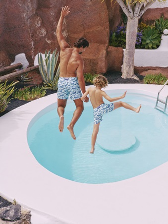 صيف بلا قواعد وأزياء بلمسة السبعينيات